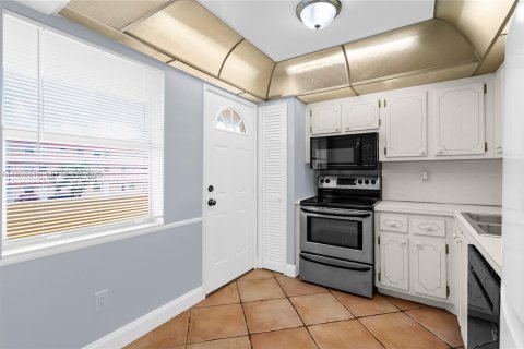 Снять в аренду кондоминиум в Майами, Флорида 1 спальня, 76.64м2, № 1992618 - фото 8