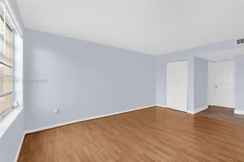 Снять в аренду кондоминиум в Майами, Флорида 1 спальня, 76.64м2, № 1992618 - фото 16