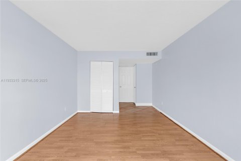 Снять в аренду кондоминиум в Майами, Флорида 1 спальня, 76.64м2, № 1992618 - фото 15