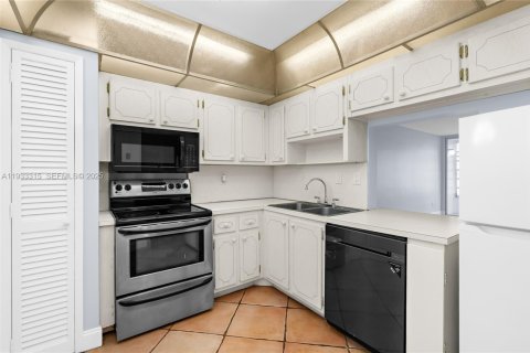 Снять в аренду кондоминиум в Майами, Флорида 1 спальня, 76.64м2, № 1992618 - фото 6