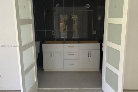 Casa en venta en Deerfield Beach, Florida, 4 dormitorios, 204.38 m2 № 1781736 - foto 9