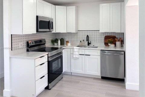 Villa ou maison à vendre à Oakland Park, Floride: 3 chambres, 95.88 m2 № 2025032 - photo 10