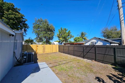 Villa ou maison à vendre à Oakland Park, Floride: 3 chambres, 95.88 m2 № 2025032 - photo 30