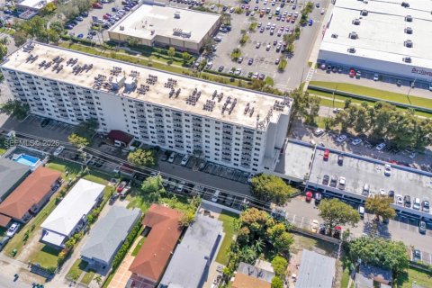 Снять в аренду кондоминиум в Майами, Флорида 1 спальня, 65.96м2, № 2048305 - фото 25