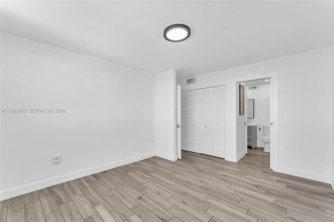 Снять в аренду кондоминиум в Майами, Флорида 1 спальня, 65.96м2, № 2048305 - фото 13