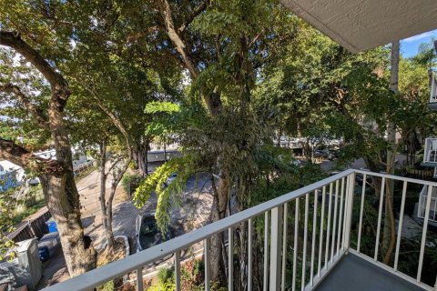 Condo in Miami, Florida, 1 bedroom  № 2082606 - photo 13