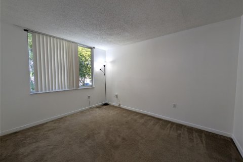 Condo in Miami, Florida, 1 bedroom  № 2082606 - photo 8