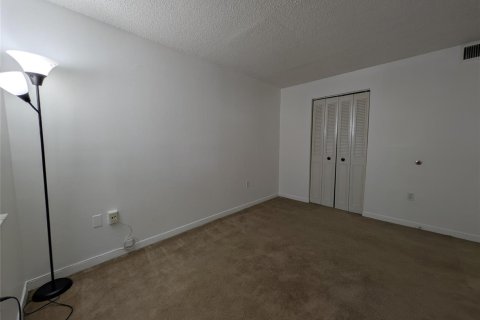 Condo in Miami, Florida, 1 bedroom  № 2082606 - photo 9