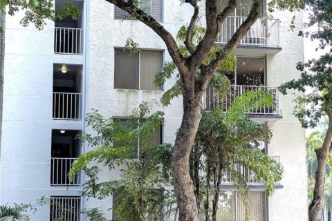 Condo in Miami, Florida, 1 bedroom  № 2082606 - photo 14