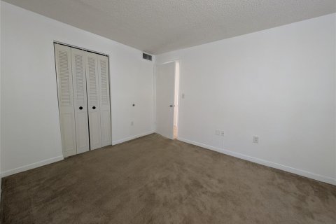 Condo in Miami, Florida, 1 bedroom  № 2082606 - photo 10
