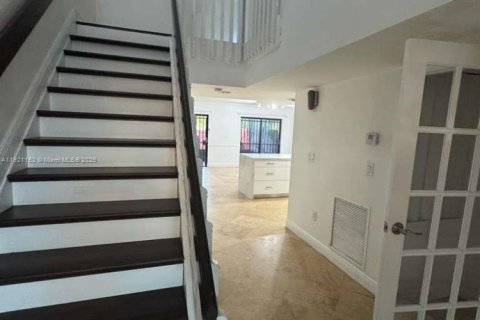 Adosado en alquiler en Miami, Florida, 3 dormitorios, 133.78 m2 № 1974208 - foto 2