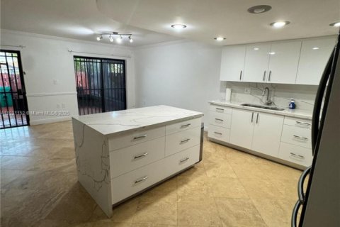 Adosado en alquiler en Miami, Florida, 3 dormitorios, 133.78 m2 № 1974208 - foto 4