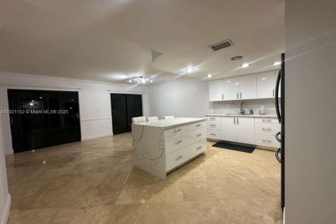 Adosado en alquiler en Miami, Florida, 3 dormitorios, 133.78 m2 № 1974208 - foto 5