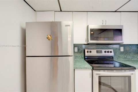 House in Miramar, Florida 2 bedrooms, 94.76 sq.m. № 1865073 - photo 13