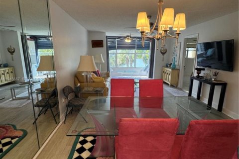 Condo in Sunrise, Florida, 2 bedrooms  № 2003620 - photo 3