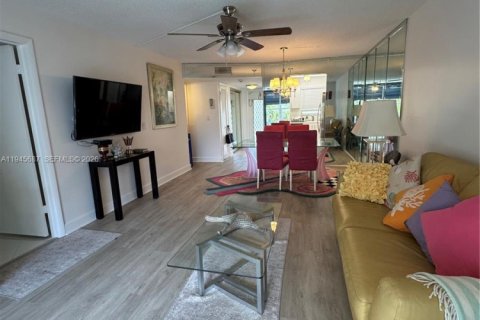 Condo in Sunrise, Florida, 2 bedrooms  № 2003620 - photo 6
