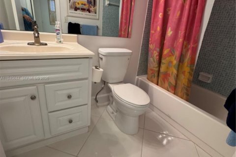 Condo in Sunrise, Florida, 2 bedrooms  № 2003620 - photo 8