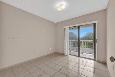 Townhouse in North Miami Beach, Florida 3 bedrooms, 128.21 sq.m. № 1831030 - photo 18