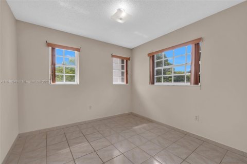 Townhouse in North Miami Beach, Florida 3 bedrooms, 128.21 sq.m. № 1831030 - photo 15