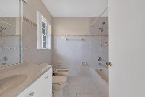 Townhouse in North Miami Beach, Florida 3 bedrooms, 128.21 sq.m. № 1831030 - photo 21