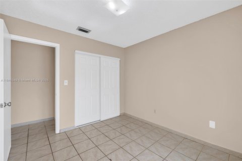 Townhouse in North Miami Beach, Florida 3 bedrooms, 128.21 sq.m. № 1831030 - photo 12