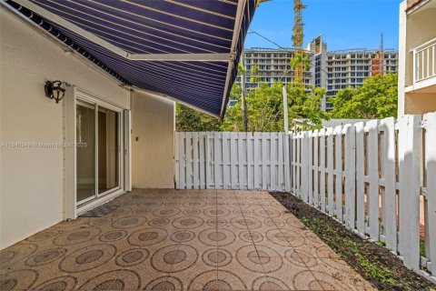 Townhouse in North Miami Beach, Florida 3 bedrooms, 128.21 sq.m. № 1831030 - photo 22