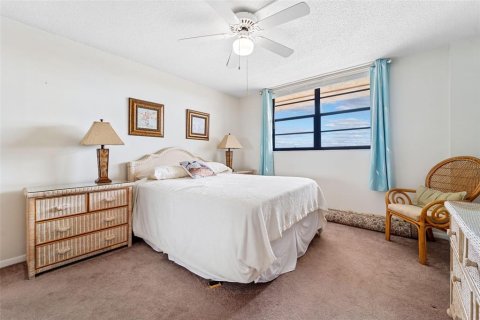 Condo in Redington Shores, Florida, 2 bedrooms  № 1843478 - photo 19