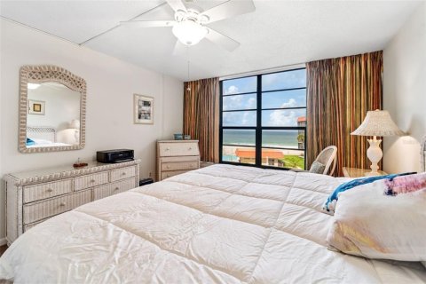 Condo in Redington Shores, Florida, 2 bedrooms  № 1843478 - photo 17