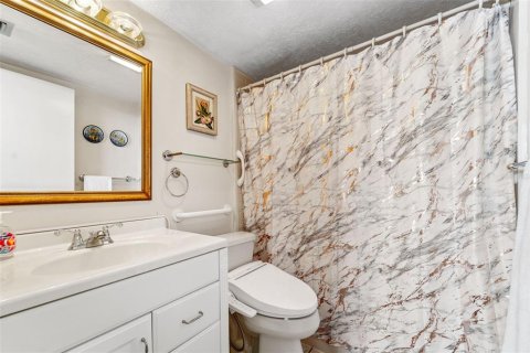 Condo in Redington Shores, Florida, 2 bedrooms  № 1843478 - photo 18