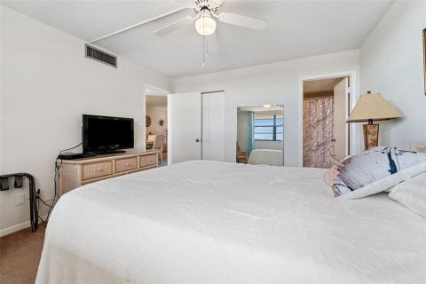 Condo in Redington Shores, Florida, 2 bedrooms  № 1843478 - photo 20