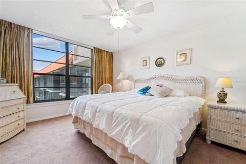 Condo in Redington Shores, Florida, 2 bedrooms  № 1843478 - photo 16