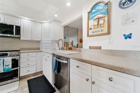 Condo in Redington Shores, Florida, 2 bedrooms  № 1843478 - photo 5