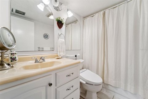 Condo in Redington Shores, Florida, 2 bedrooms  № 1843478 - photo 21