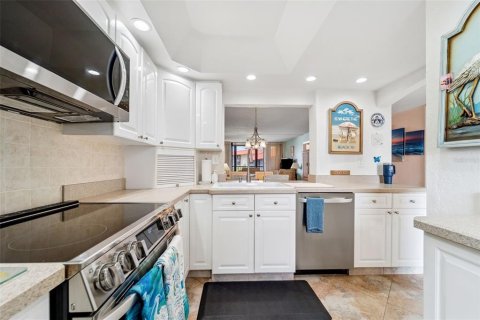 Condo in Redington Shores, Florida, 2 bedrooms  № 1843478 - photo 3