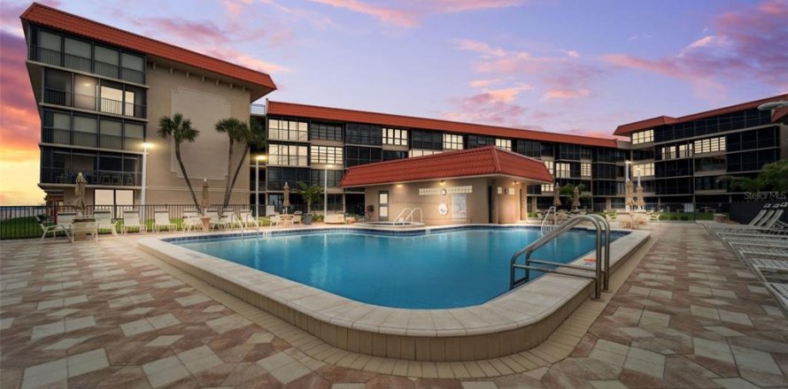 Condo in Redington Shores, Florida, 2 bedrooms  № 1843478