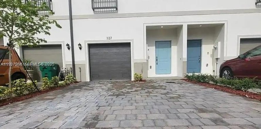 Таунхаус в Флорида-Сити, Флорида 3 спальни, 136.19м2 № 1990721