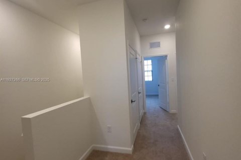 Снять в аренду таунхаус в Флорида-Сити, Флорида 3 спальни, 136.19м2, № 1990721 - фото 5