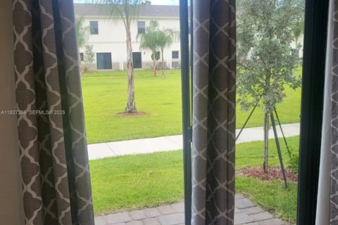 Снять в аренду таунхаус в Флорида-Сити, Флорида 3 спальни, 136.19м2, № 1990721 - фото 6