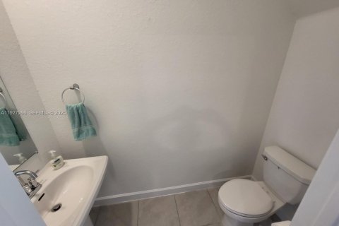 Снять в аренду таунхаус в Флорида-Сити, Флорида 3 спальни, 136.19м2, № 1990721 - фото 4