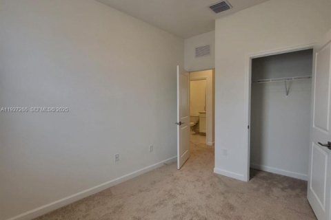 Снять в аренду таунхаус в Флорида-Сити, Флорида 3 спальни, 136.19м2, № 1990721 - фото 7