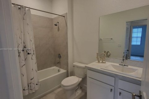 Снять в аренду таунхаус в Флорида-Сити, Флорида 3 спальни, 136.19м2, № 1990721 - фото 20