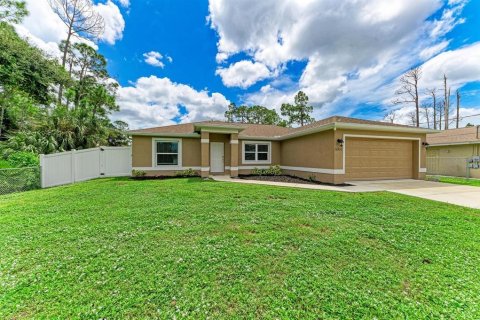 House in North Port, Florida 3 bedrooms, 133.41 sq.m. № 2364382
