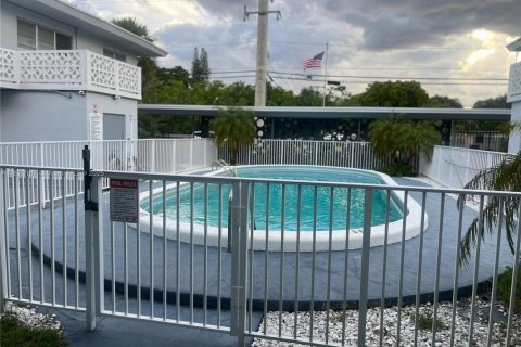 Купить кондоминиум в Норт-Майами, Флорида 1 спальня, № 1929324 - фото 1