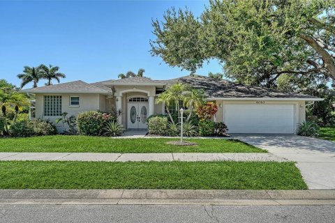 Снять в аренду виллу или дом в Сарасота, Флорида 1 комната, 181.9м2, № 1905512 - фото 1