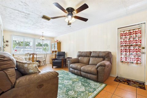Casa en venta en Clearwater, Florida, 2 dormitorios, 97.83 m2 № 2209324 - foto 5