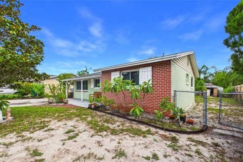 Casa en venta en Clearwater, Florida, 2 dormitorios, 97.83 m2 № 2209324 - foto 3