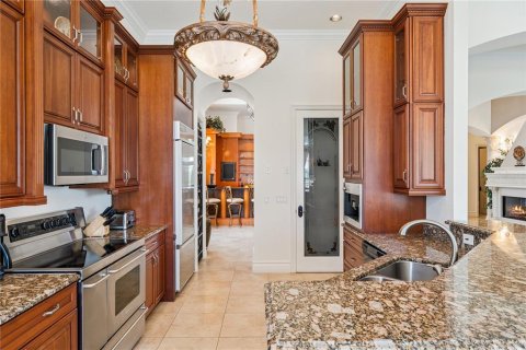 House in Four Corners, Florida 5 bedrooms, 417.04 sq.m. № 2207850 - photo 21