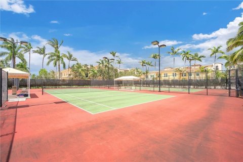Condo in Sunrise, Florida, 2 bedrooms  № 998487 - photo 1