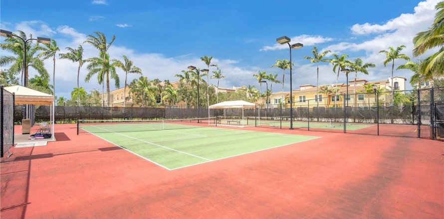Condo in Sunrise, Florida, 2 bedrooms № 998487