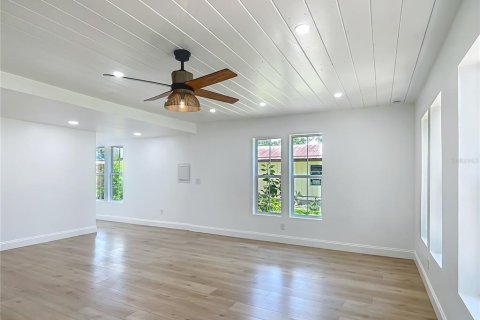 House in Floral City, Florida 5 bedrooms, 171.68 sq.m. № 1803428 - photo 17